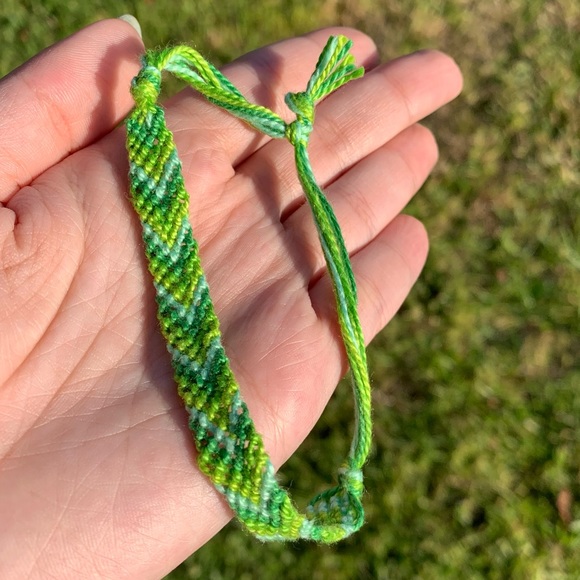 3 Woven Friendship Bracelets (Green) - Picture 6 of 8